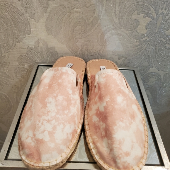 NEW⚡Torrid SUMMER READY Slides 9.5 Wide - Picture 3 of 5